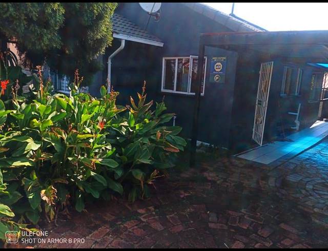 2 BEDROOM HOUSE FOR SALE IN MEREDALE EXT 04